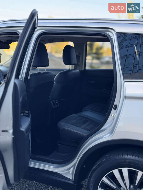 Внедорожник / Кроссовер Mitsubishi Outlander 2020 в Днепре фото 31 Внедорожник / Кроссовер Mitsubishi Outlander 2020 в Днепре