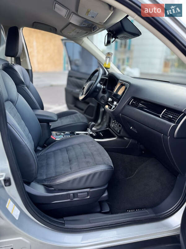 Внедорожник / Кроссовер Mitsubishi Outlander 2020 в Днепре фото 36 Внедорожник / Кроссовер Mitsubishi Outlander 2020 в Днепре