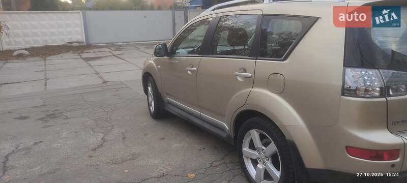 Позашляховик / Кросовер Mitsubishi Outlander 2010 в Києві