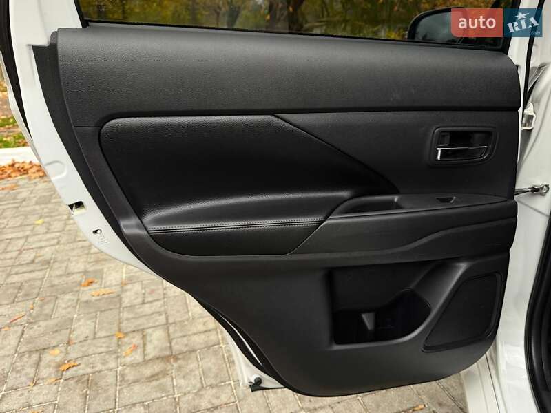 Внедорожник / Кроссовер Mitsubishi Outlander 2014 в Дрогобыче фото 41 Внедорожник / Кроссовер Mitsubishi Outlander 2014 в Дрогобыче