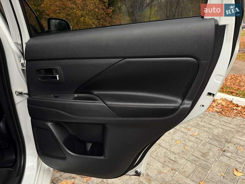 Внедорожник / Кроссовер Mitsubishi Outlander 2014 в Дрогобыче фото 46 Внедорожник / Кроссовер Mitsubishi Outlander 2014 в Дрогобыче