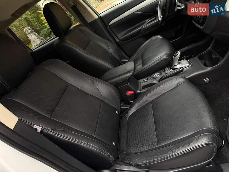 Внедорожник / Кроссовер Mitsubishi Outlander 2014 в Дрогобыче фото 48 Внедорожник / Кроссовер Mitsubishi Outlander 2014 в Дрогобыче