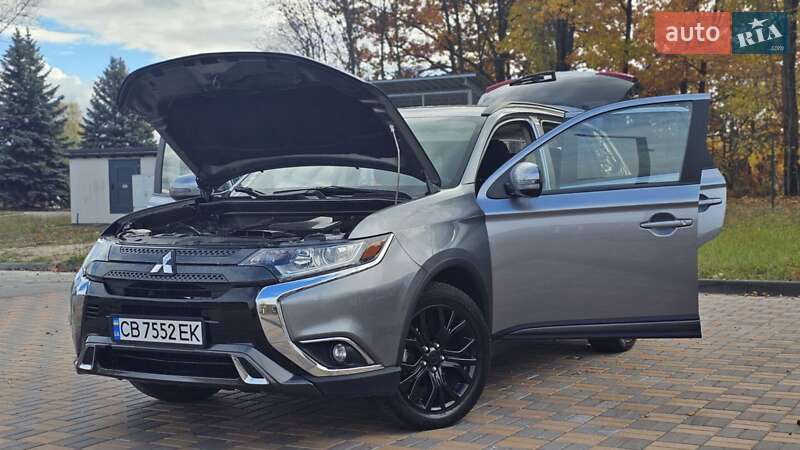 Внедорожник / Кроссовер Mitsubishi Outlander 2018 в Чернигове