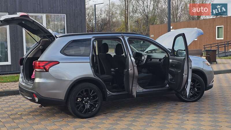Внедорожник / Кроссовер Mitsubishi Outlander 2018 в Чернигове