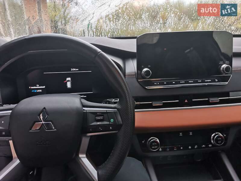 Позашляховик / Кросовер Mitsubishi Outlander 2023 в Полтаві фото 17 Позашляховик / Кросовер Mitsubishi Outlander 2023 в Полтаві