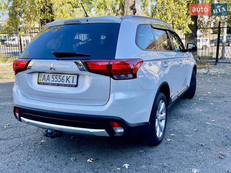 Внедорожник / Кроссовер Mitsubishi Outlander 2015 в Киеве фото 11 Внедорожник / Кроссовер Mitsubishi Outlander 2015 в Киеве