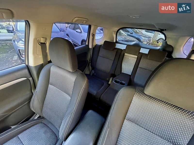 Внедорожник / Кроссовер Mitsubishi Outlander 2015 в Киеве фото 22 Внедорожник / Кроссовер Mitsubishi Outlander 2015 в Киеве
