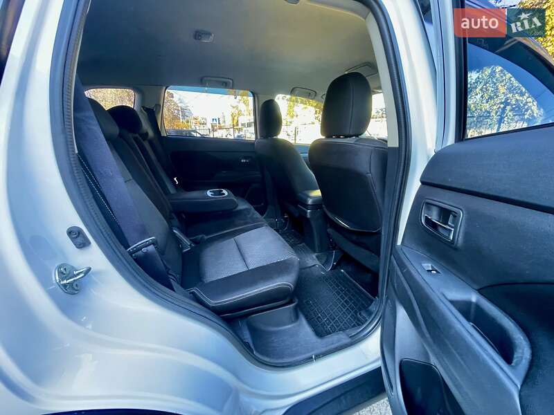 Внедорожник / Кроссовер Mitsubishi Outlander 2015 в Киеве фото 29 Внедорожник / Кроссовер Mitsubishi Outlander 2015 в Киеве