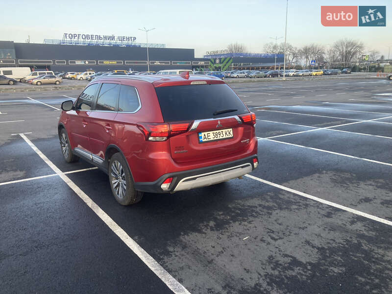 Внедорожник / Кроссовер Mitsubishi Outlander 2018 в Днепре