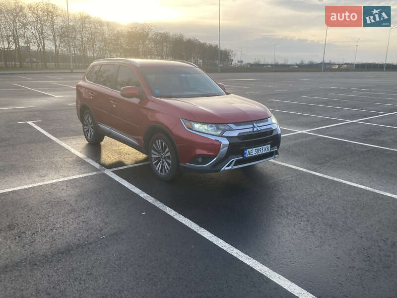 Внедорожник / Кроссовер Mitsubishi Outlander 2018 в Днепре