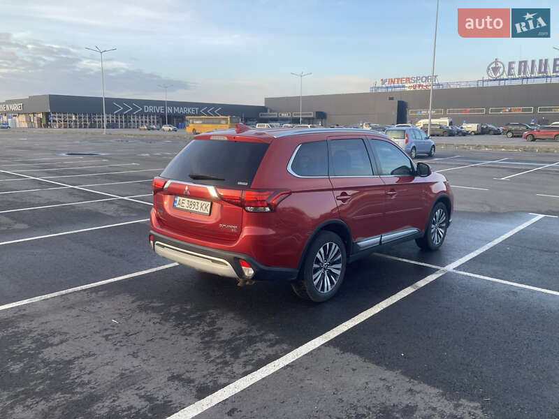 Внедорожник / Кроссовер Mitsubishi Outlander 2018 в Днепре