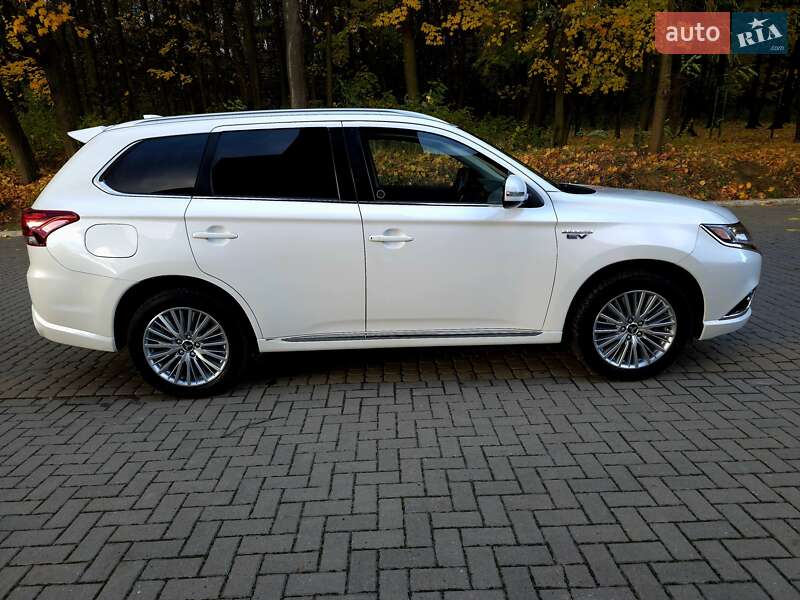 Позашляховик / Кросовер Mitsubishi Outlander 2018 в Львові фото 5 Позашляховик / Кросовер Mitsubishi Outlander 2018 в Львові