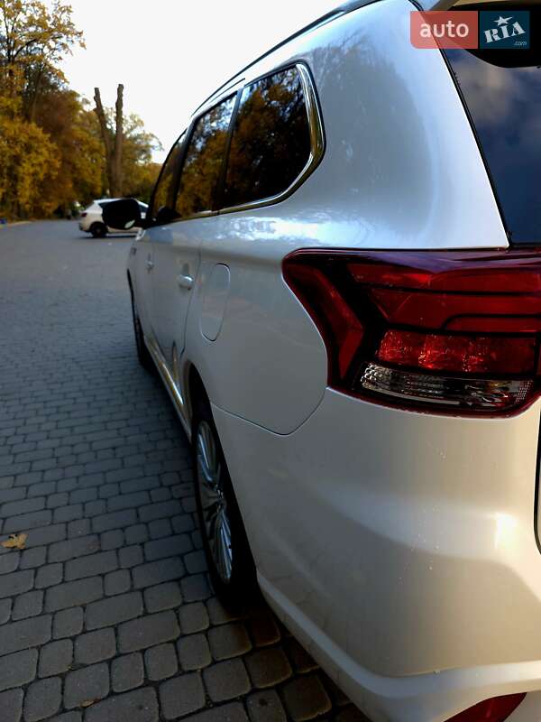 Позашляховик / Кросовер Mitsubishi Outlander 2018 в Львові фото 10 Позашляховик / Кросовер Mitsubishi Outlander 2018 в Львові