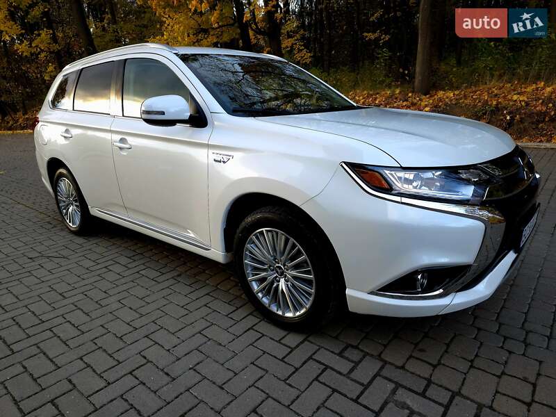 Позашляховик / Кросовер Mitsubishi Outlander 2018 в Львові фото 20 Позашляховик / Кросовер Mitsubishi Outlander 2018 в Львові