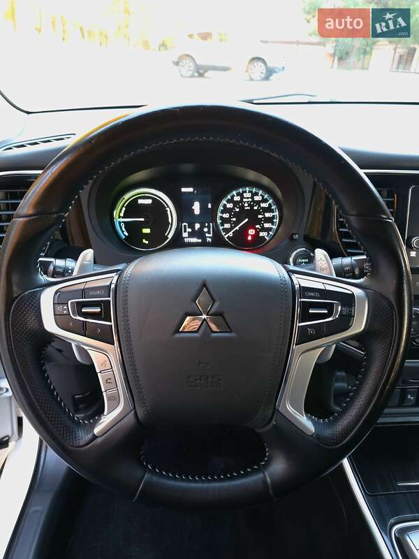 Позашляховик / Кросовер Mitsubishi Outlander 2018 в Львові фото 29 Позашляховик / Кросовер Mitsubishi Outlander 2018 в Львові