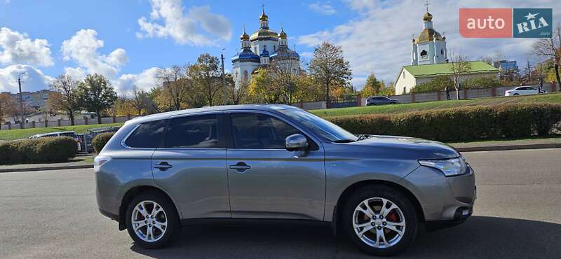 Позашляховик / Кросовер Mitsubishi Outlander 2013 в Кривому Розі фото 8 Позашляховик / Кросовер Mitsubishi Outlander 2013 в Кривому Розі