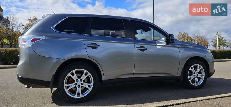 Позашляховик / Кросовер Mitsubishi Outlander 2013 в Кривому Розі фото 25 Позашляховик / Кросовер Mitsubishi Outlander 2013 в Кривому Розі