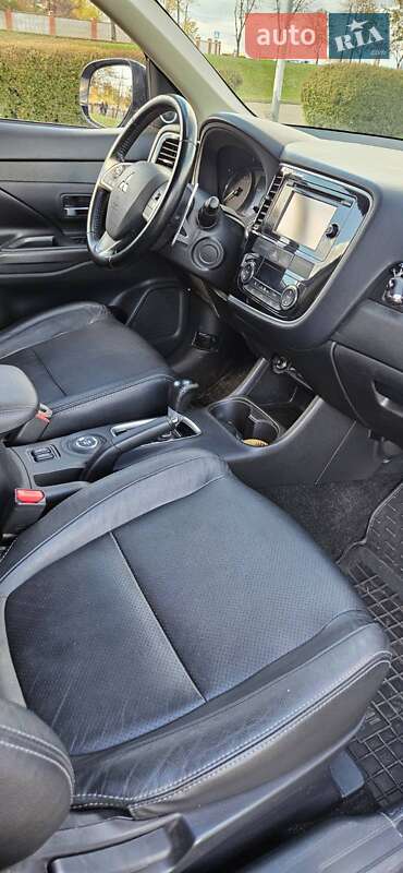 Позашляховик / Кросовер Mitsubishi Outlander 2013 в Кривому Розі фото 29 Позашляховик / Кросовер Mitsubishi Outlander 2013 в Кривому Розі