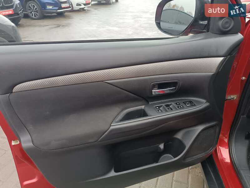 Внедорожник / Кроссовер Mitsubishi Outlander 2015 в Полтаве фото 11 Внедорожник / Кроссовер Mitsubishi Outlander 2015 в Полтаве