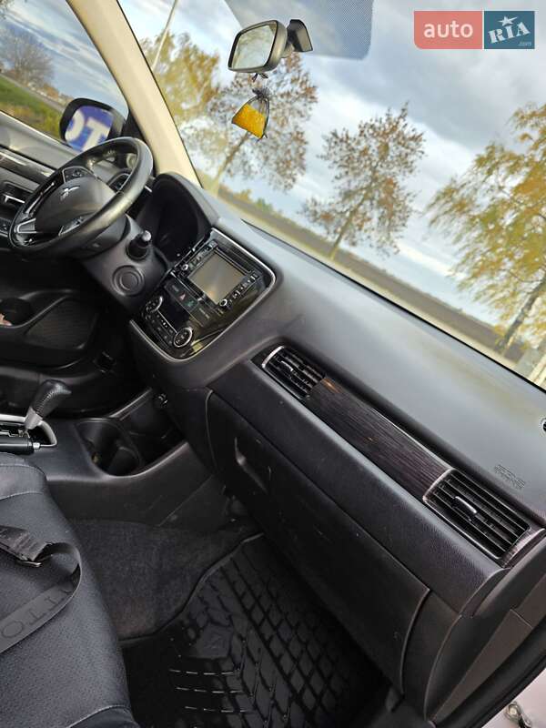 Внедорожник / Кроссовер Mitsubishi Outlander 2015 в Золотоноше фото 14 Внедорожник / Кроссовер Mitsubishi Outlander 2015 в Золотоноше