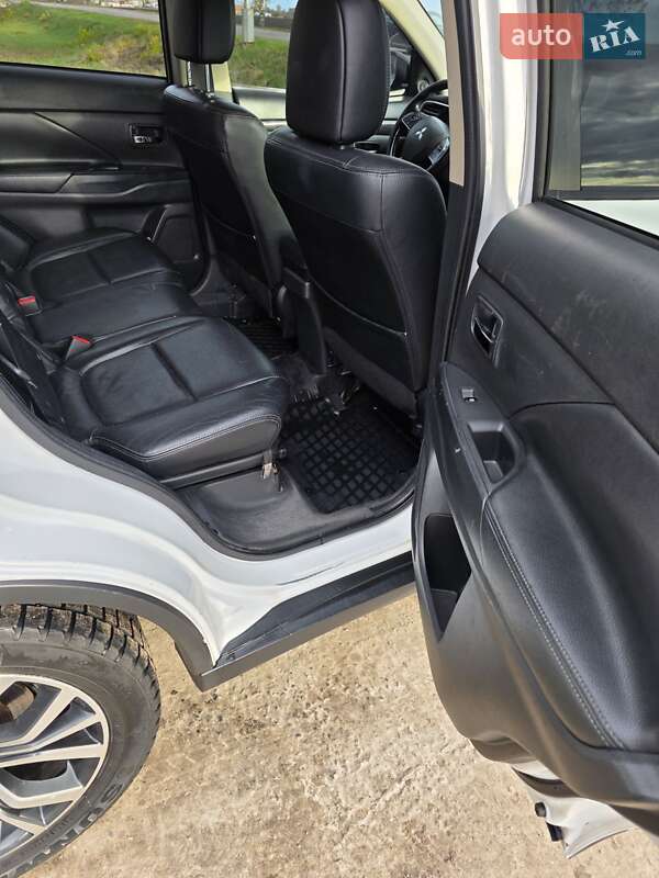 Внедорожник / Кроссовер Mitsubishi Outlander 2015 в Золотоноше фото 16 Внедорожник / Кроссовер Mitsubishi Outlander 2015 в Золотоноше