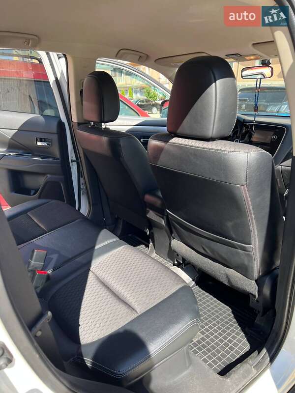 Позашляховик / Кросовер Mitsubishi Outlander 2014 в Одесі