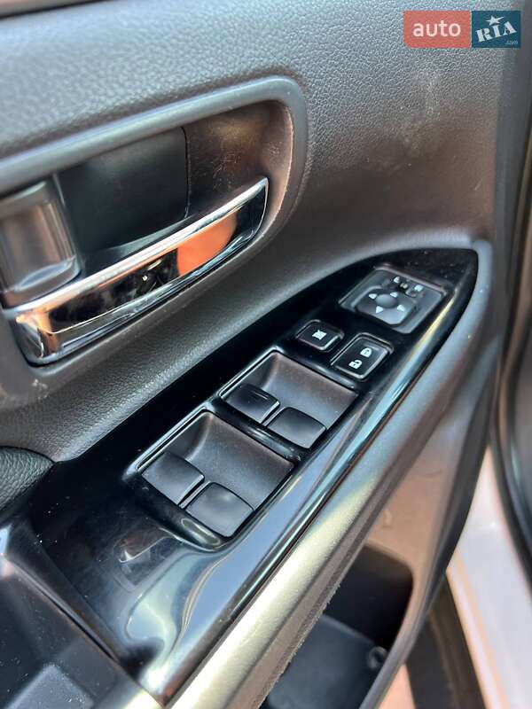 Позашляховик / Кросовер Mitsubishi Outlander 2014 в Одесі