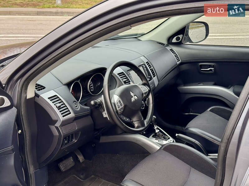 Внедорожник / Кроссовер Mitsubishi Outlander 2011 в Полтаве