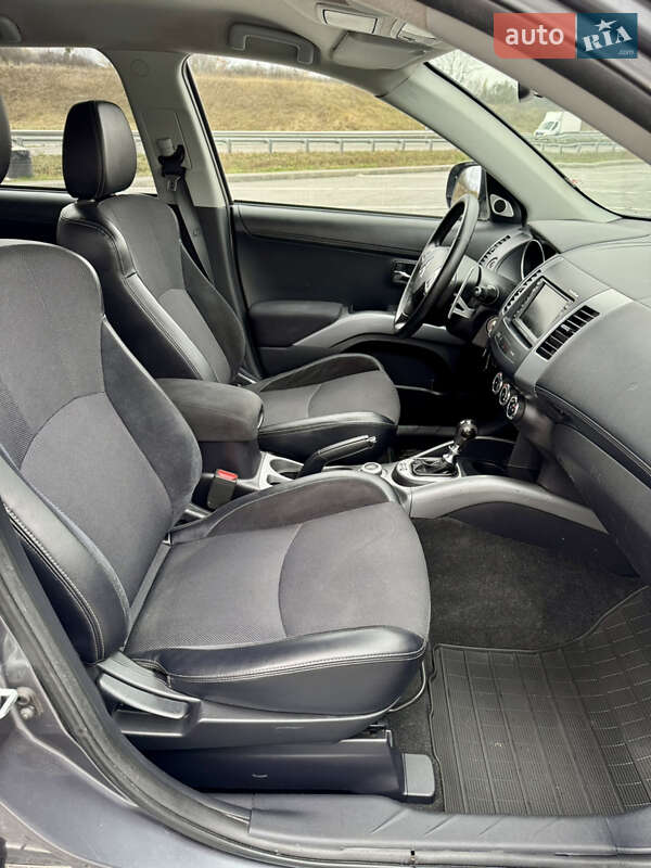 Внедорожник / Кроссовер Mitsubishi Outlander 2011 в Полтаве