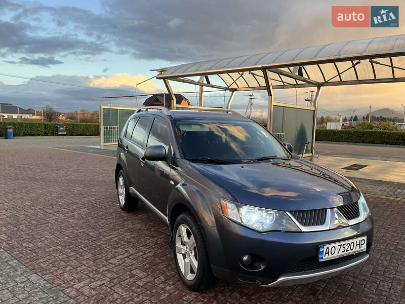 Внедорожник / Кроссовер Mitsubishi Outlander 2008 в Хусте фото 3 Внедорожник / Кроссовер Mitsubishi Outlander 2008 в Хусте
