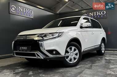 Позашляховик / Кросовер Mitsubishi Outlander 2021 в Києві