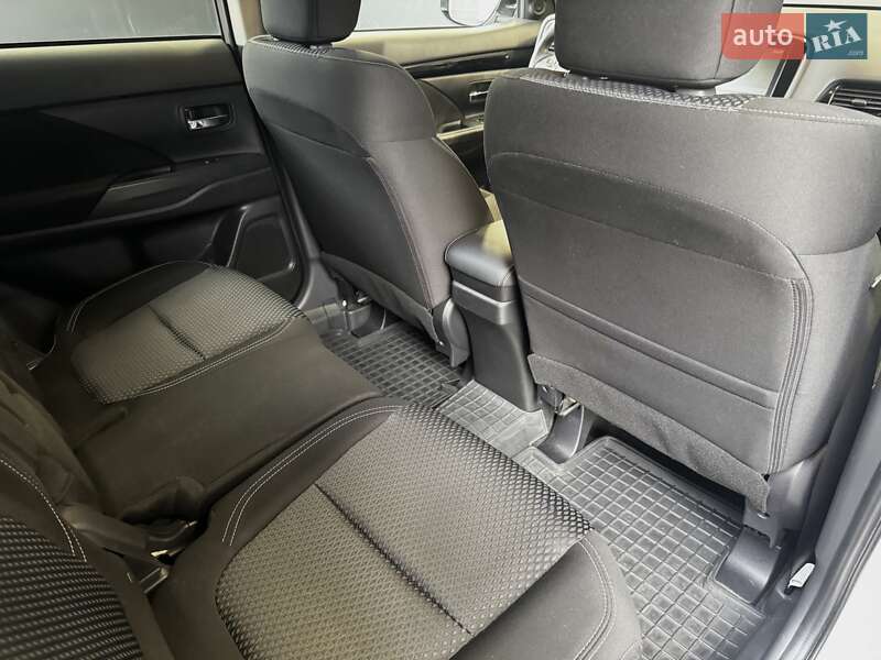 Внедорожник / Кроссовер Mitsubishi Outlander 2021 в Киеве фото 31 Внедорожник / Кроссовер Mitsubishi Outlander 2021 в Киеве