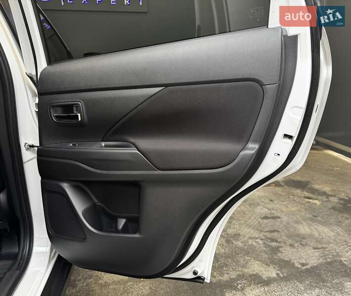 Внедорожник / Кроссовер Mitsubishi Outlander 2021 в Киеве фото 35 Внедорожник / Кроссовер Mitsubishi Outlander 2021 в Киеве