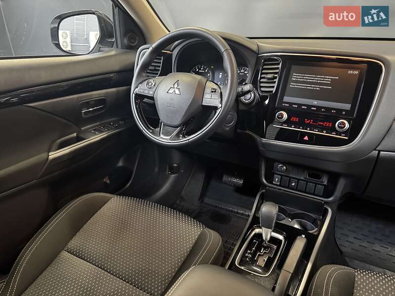 Внедорожник / Кроссовер Mitsubishi Outlander 2021 в Киеве фото 26 Внедорожник / Кроссовер Mitsubishi Outlander 2021 в Киеве