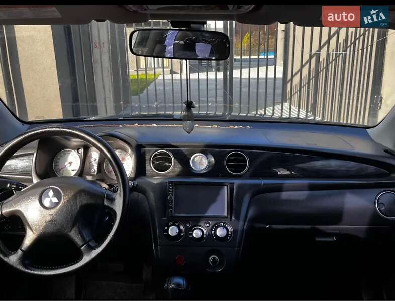 Внедорожник / Кроссовер Mitsubishi Outlander 2004 в Косове