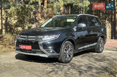 Позашляховик / Кросовер Mitsubishi Outlander 2016 в Києві