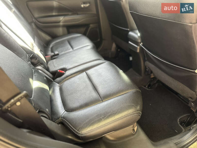 Внедорожник / Кроссовер Mitsubishi Outlander 2016 в Киеве