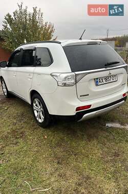 Позашляховик / Кросовер Mitsubishi Outlander 2013 в Харкові