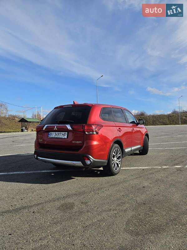 Позашляховик / Кросовер Mitsubishi Outlander 2017 в Полтаві