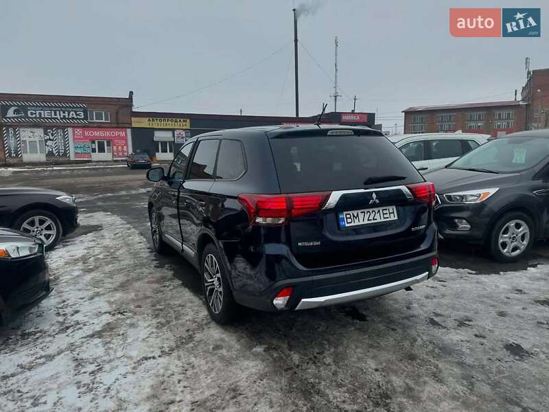 Внедорожник / Кроссовер Mitsubishi Outlander 2016 в Черкассах