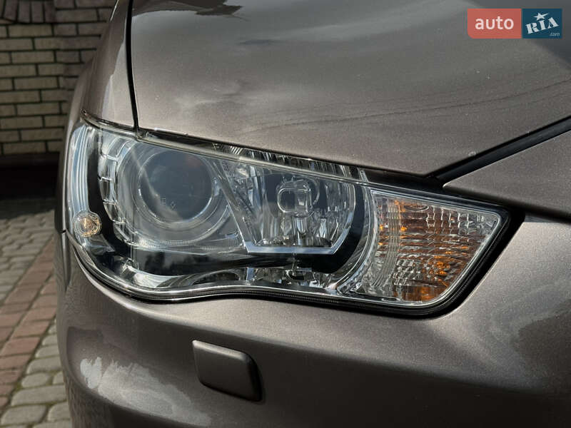 Внедорожник / Кроссовер Mitsubishi Outlander 2012 в Дрогобыче