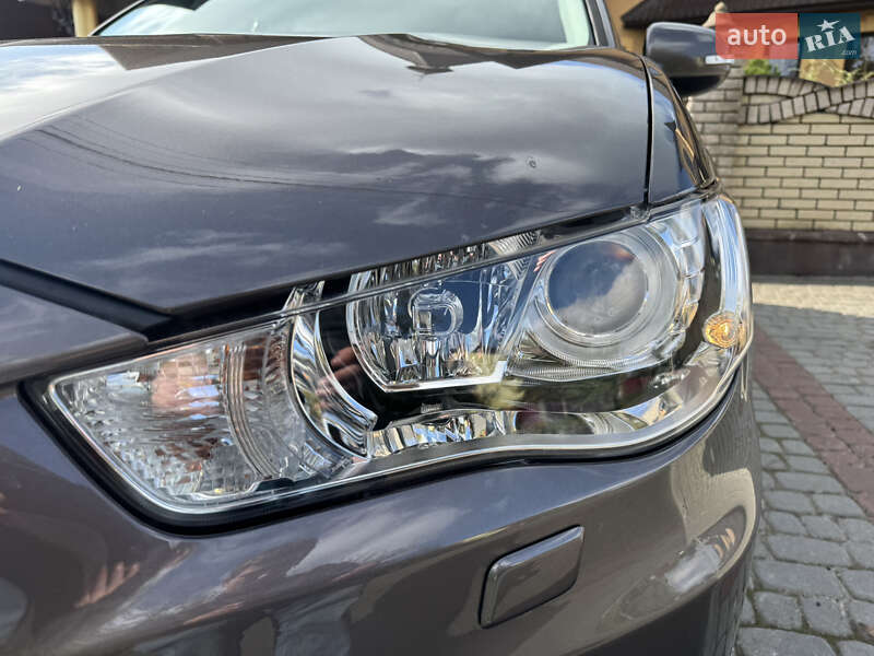 Внедорожник / Кроссовер Mitsubishi Outlander 2012 в Дрогобыче