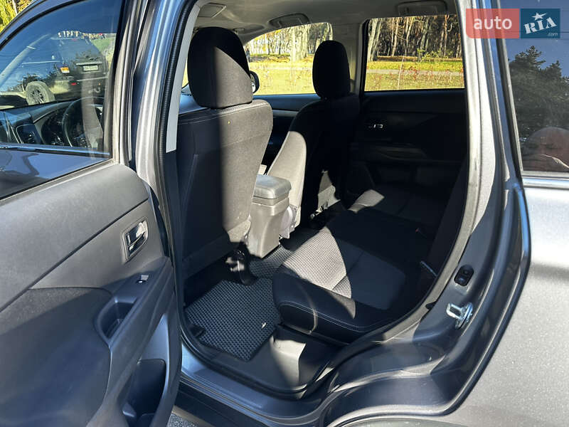 Внедорожник / Кроссовер Mitsubishi Outlander 2017 в Кропивницком фото 12 Внедорожник / Кроссовер Mitsubishi Outlander 2017 в Кропивницком