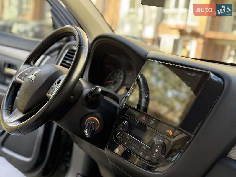 Внедорожник / Кроссовер Mitsubishi Outlander 2014 в Ивано-Франковске