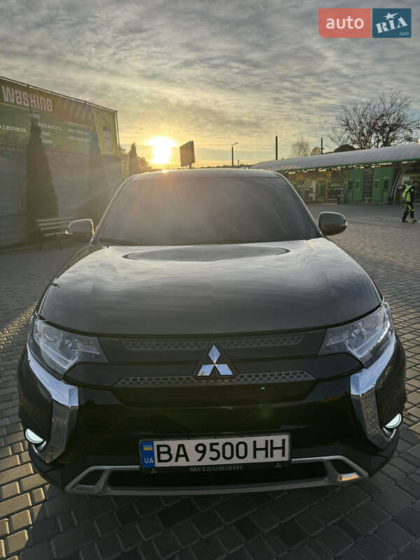 Внедорожник / Кроссовер Mitsubishi Outlander 2020 в Кропивницком фото 28 Внедорожник / Кроссовер Mitsubishi Outlander 2020 в Кропивницком