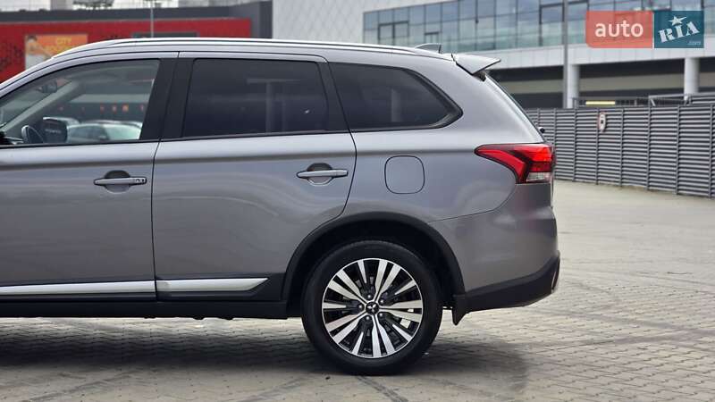 Позашляховик / Кросовер Mitsubishi Outlander 2019 в Києві фото 9 Позашляховик / Кросовер Mitsubishi Outlander 2019 в Києві