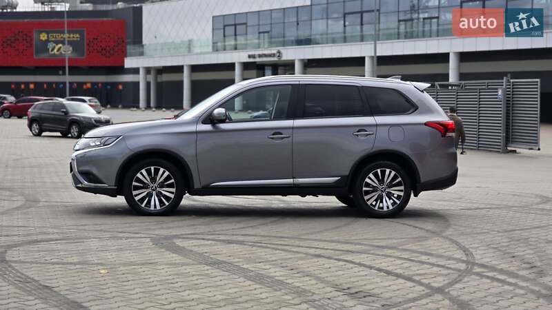 Позашляховик / Кросовер Mitsubishi Outlander 2019 в Києві фото 7 Позашляховик / Кросовер Mitsubishi Outlander 2019 в Києві