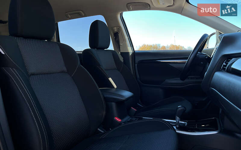 Позашляховик / Кросовер Mitsubishi Outlander 2019 в Львові фото 14 Позашляховик / Кросовер Mitsubishi Outlander 2019 в Львові