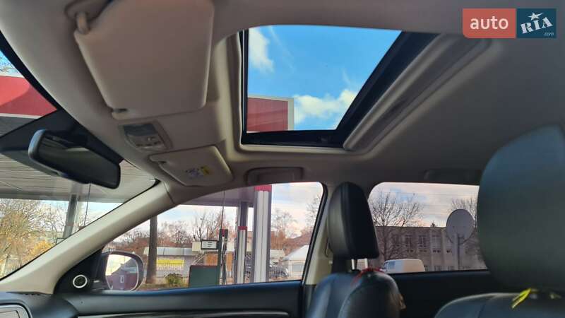 Внедорожник / Кроссовер Mitsubishi Outlander 2016 в Шостке