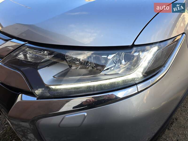 Внедорожник / Кроссовер Mitsubishi Outlander 2015 в Харькове фото 10 Внедорожник / Кроссовер Mitsubishi Outlander 2015 в Харькове